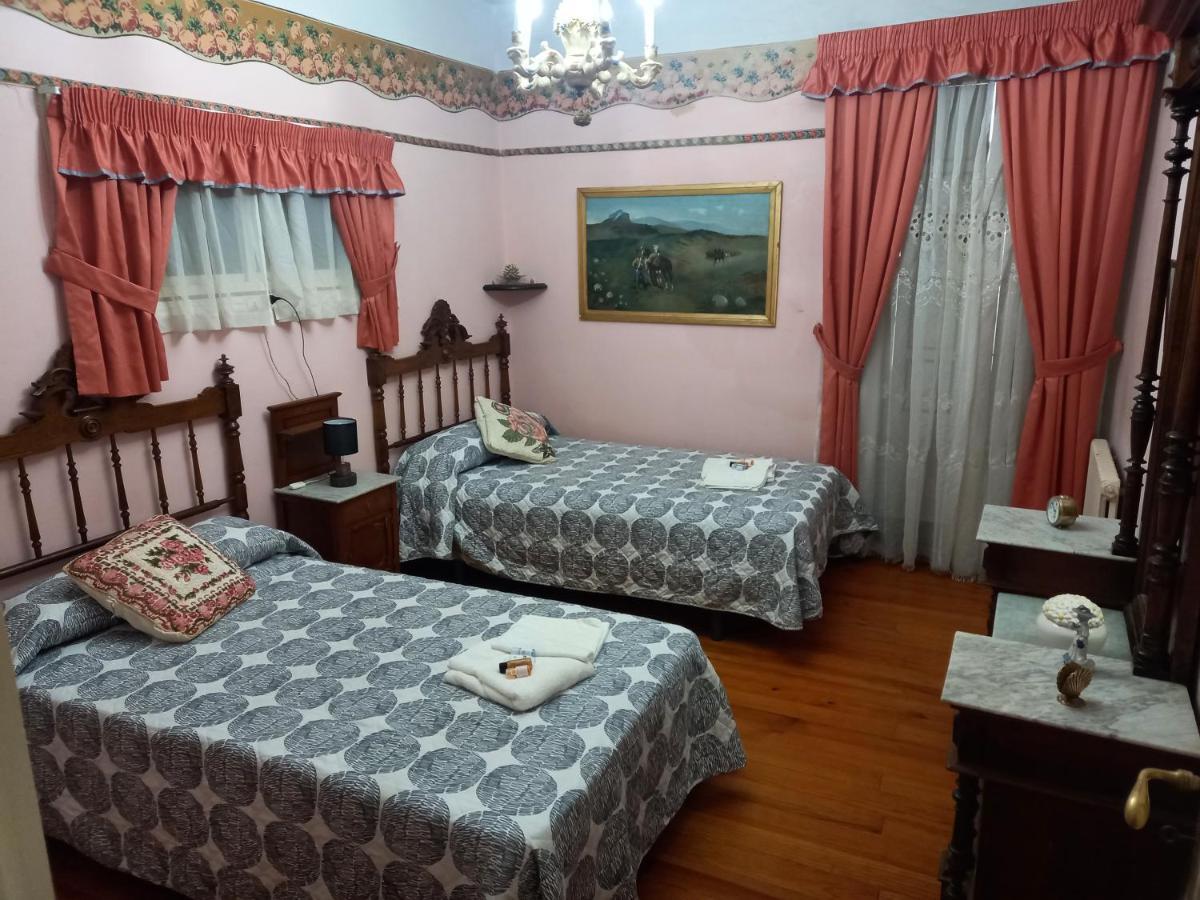 El Bordon De La Casa Batallon Sarria Kültér fotó